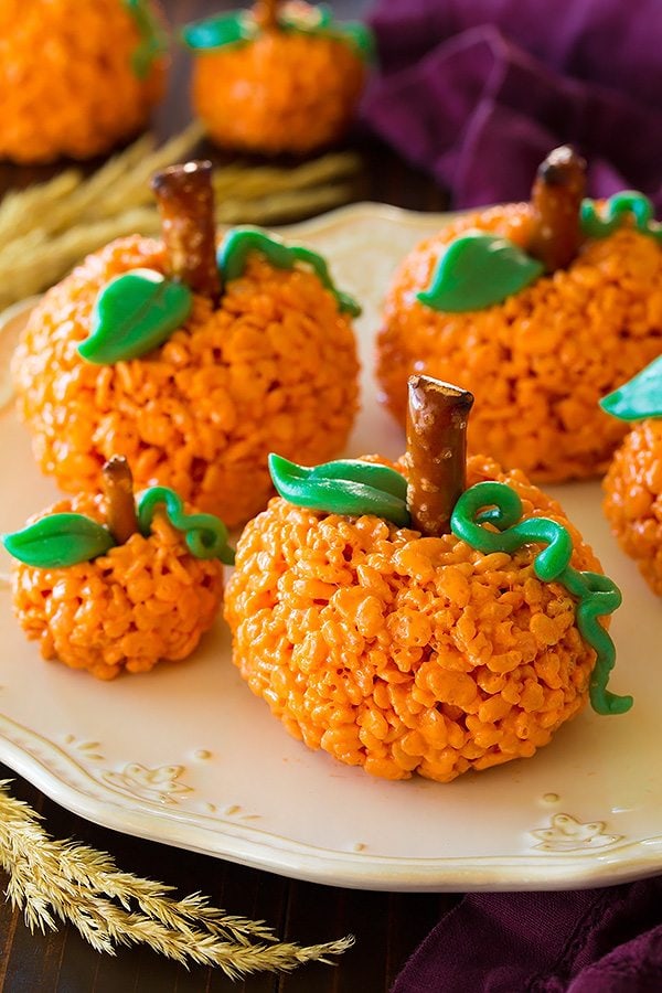 Best No-Dye Pumpkin Rice Krispie Treats for Fall & Halloween